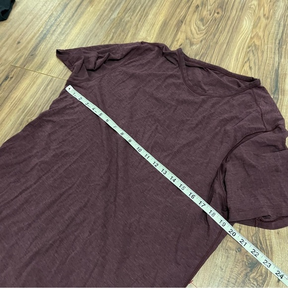 Lululemon 5 Year Basic T Shirt Maroon - Picture 4 of 6
